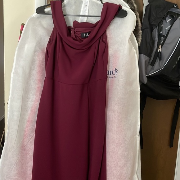 Beautiful Maroon Dress!! Only worn for pictures!! - Picture 4 of 4